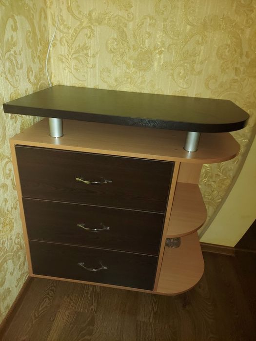 Стіл-тумба в ідеальному стані.