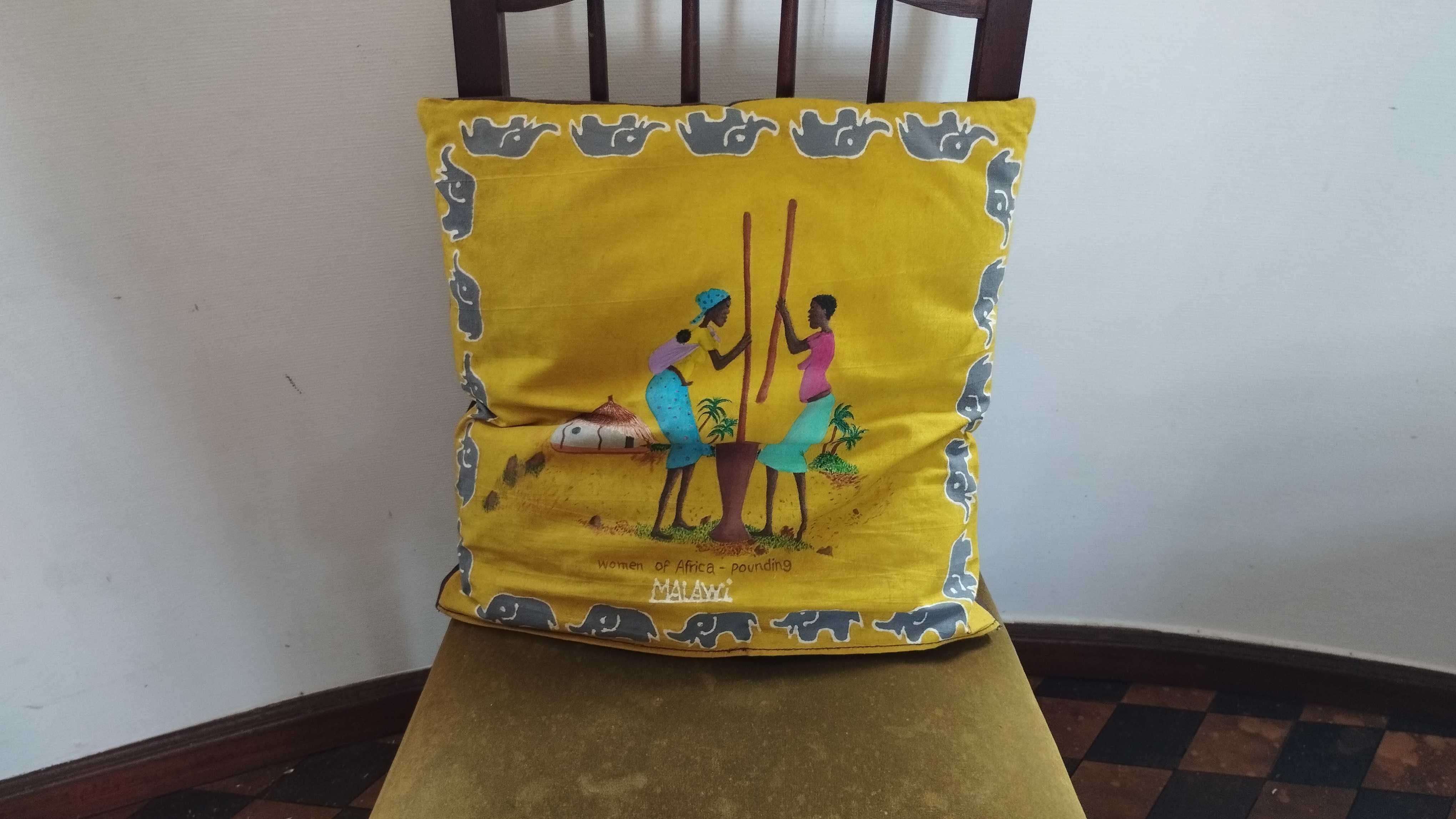 Vendo Almofada com Arte Original Pintada à Mão – Malawi