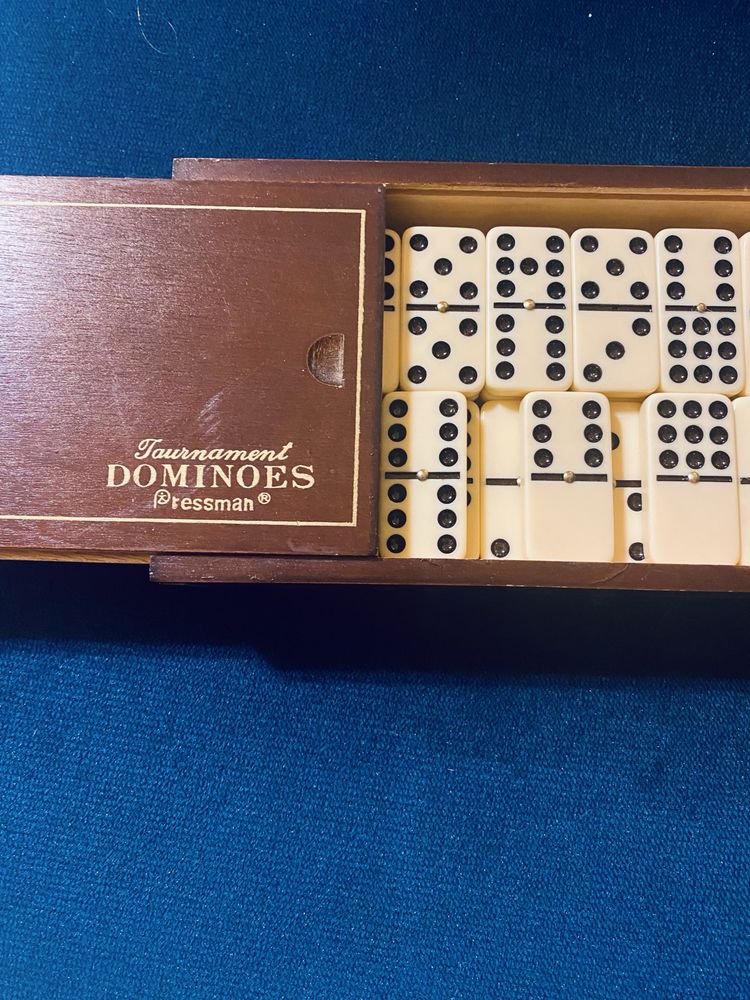 Domino w drewnianym pudełku duże