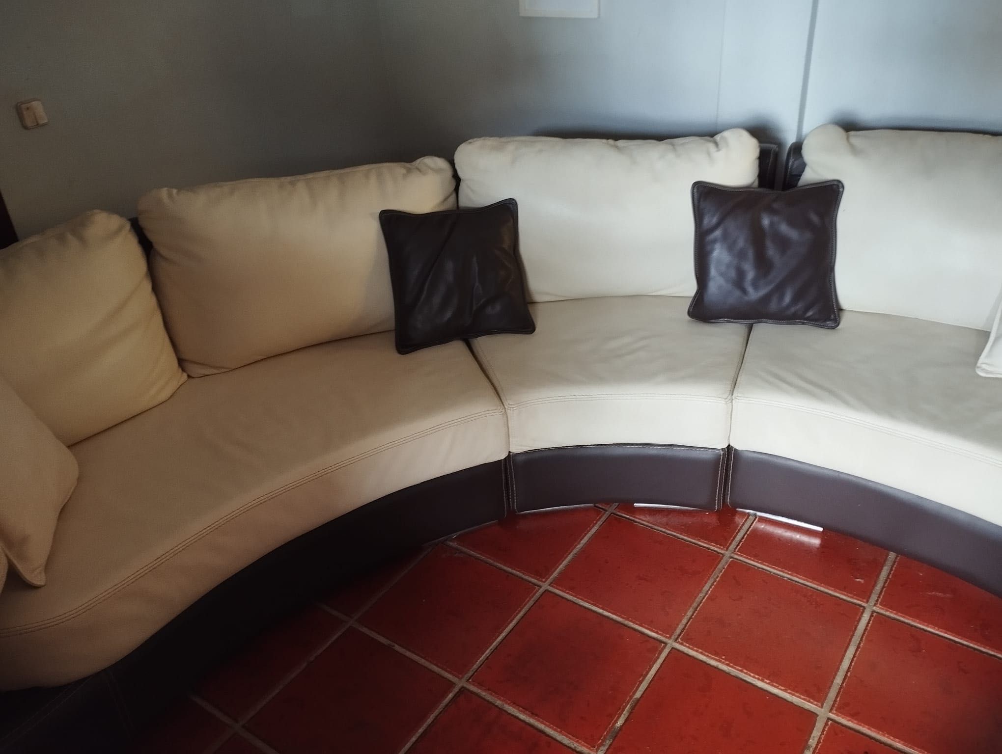 Sofa em pele como novo