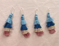 Conjunto 4 franjas / pompons tons azul e rosa  (novo)