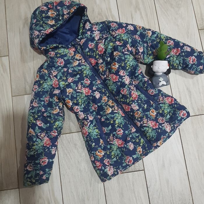 Синяя демисезонная курточка для девочки в принт розы pepco 6-7 лет/122