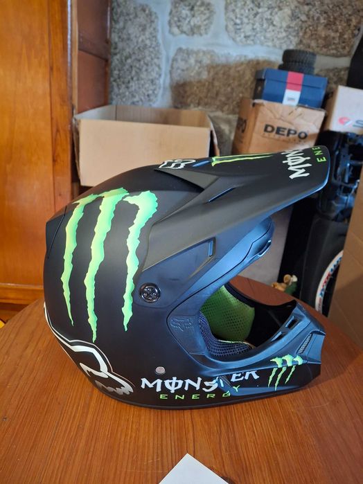 Capacete Fox Monster v3 RC novo