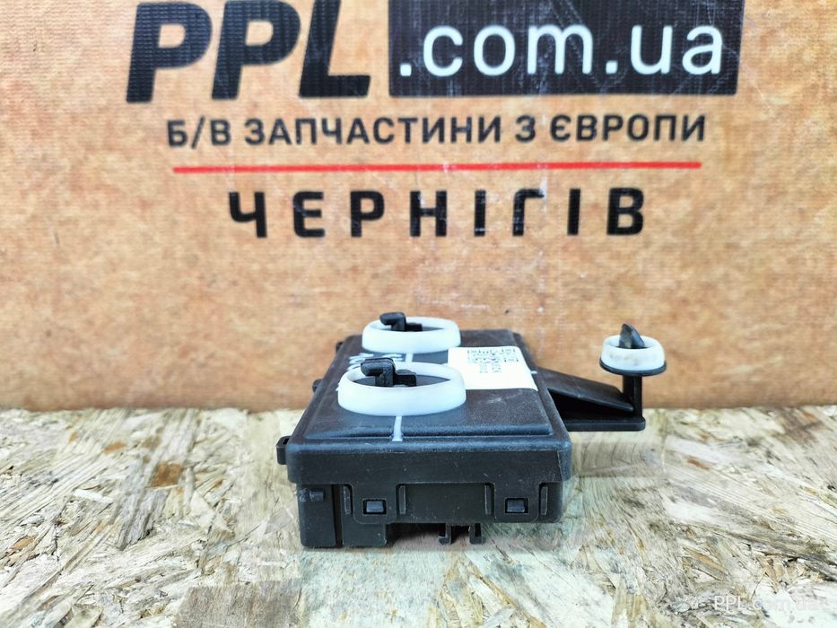 Audi Q7 4M 2015- A4 B9 Блок управления двери передней 4M0959793N