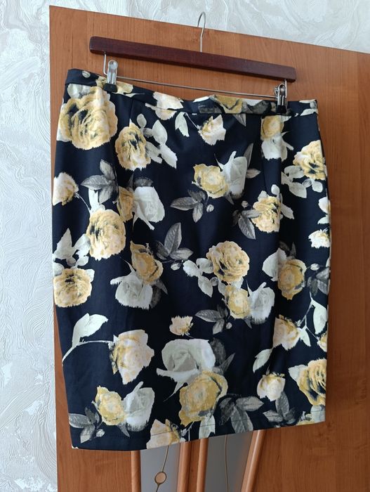 Жіночий піджак та спідниця