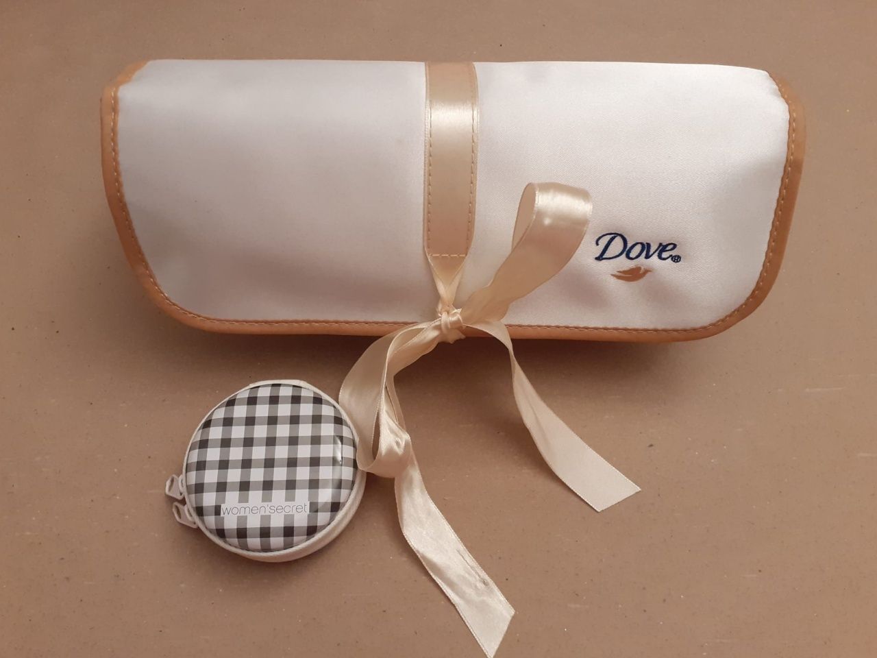 Dove Bolsa necessaire e woman secret