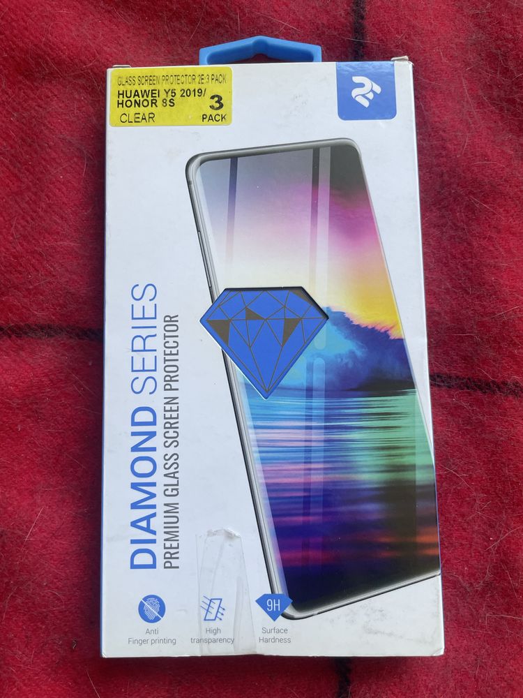 Продам 2 защитных стекла для Huawwei