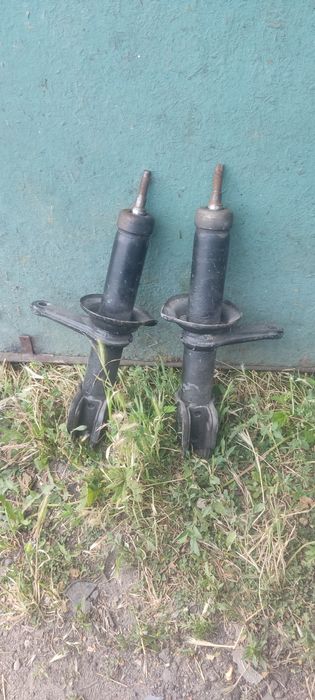 Продам стойки на таврию