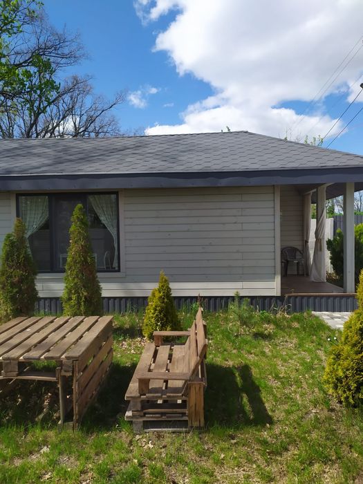 Подобово сучасний будинок з резервним електропостачанням