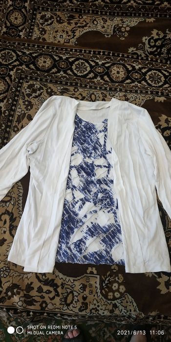 Продам  праздничную бело-голубую кофточку