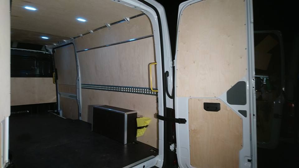 Zabudowa paki Volkswagen Crafter L2H2