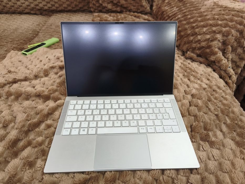 Ноутбук Razer Book13 rz09-03570GM1