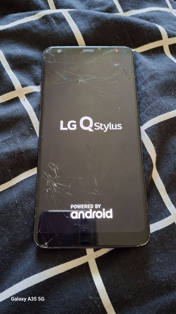Телефон LG Qstylus