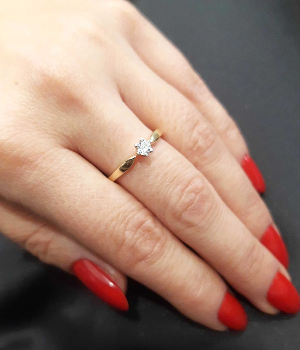 Złoty pierścionek p.585/1,72g