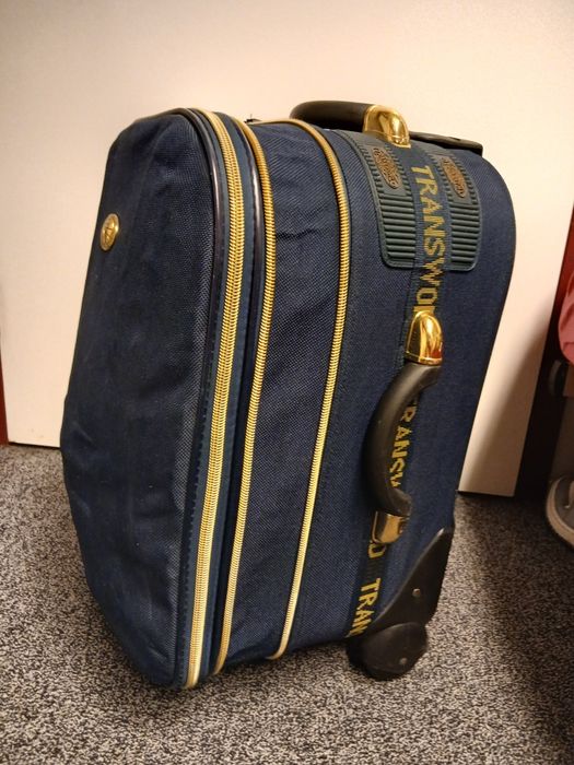 Дорожня валіза на колесах