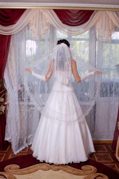 Продаж весільної сукні