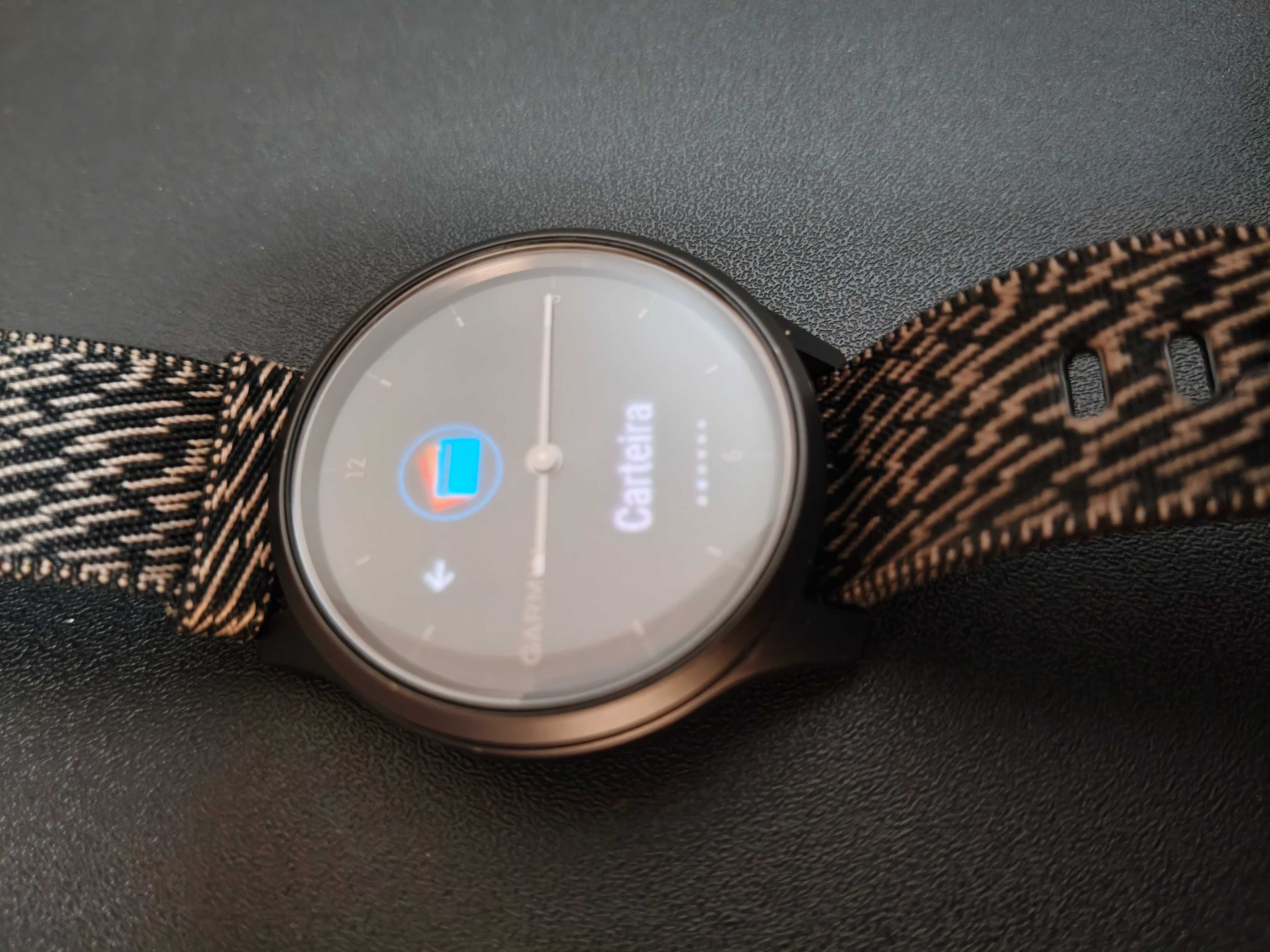 smartwatch híbrido Garmin Vivomove Style preto
