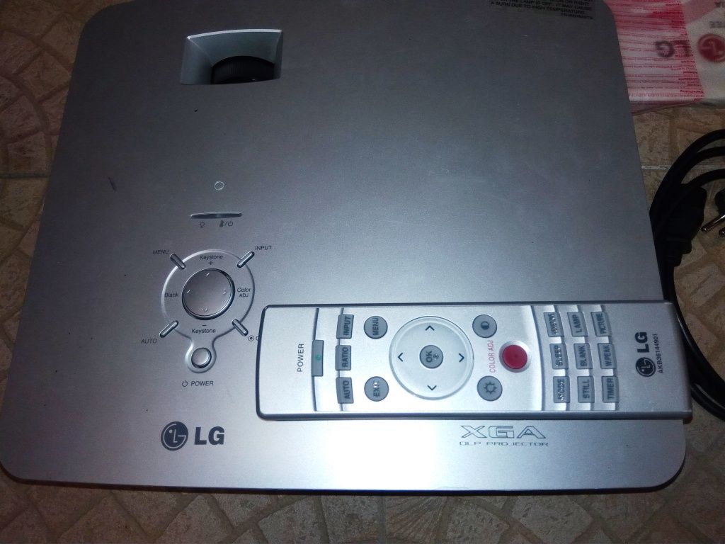 Projector de Vídeo LG WXGA, 3200lm, Lâmpada nova (apenas 36 horas)