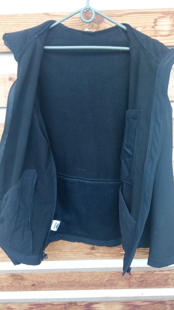 Продам тактическую куртку софт-шел52р.новая,черного цвета