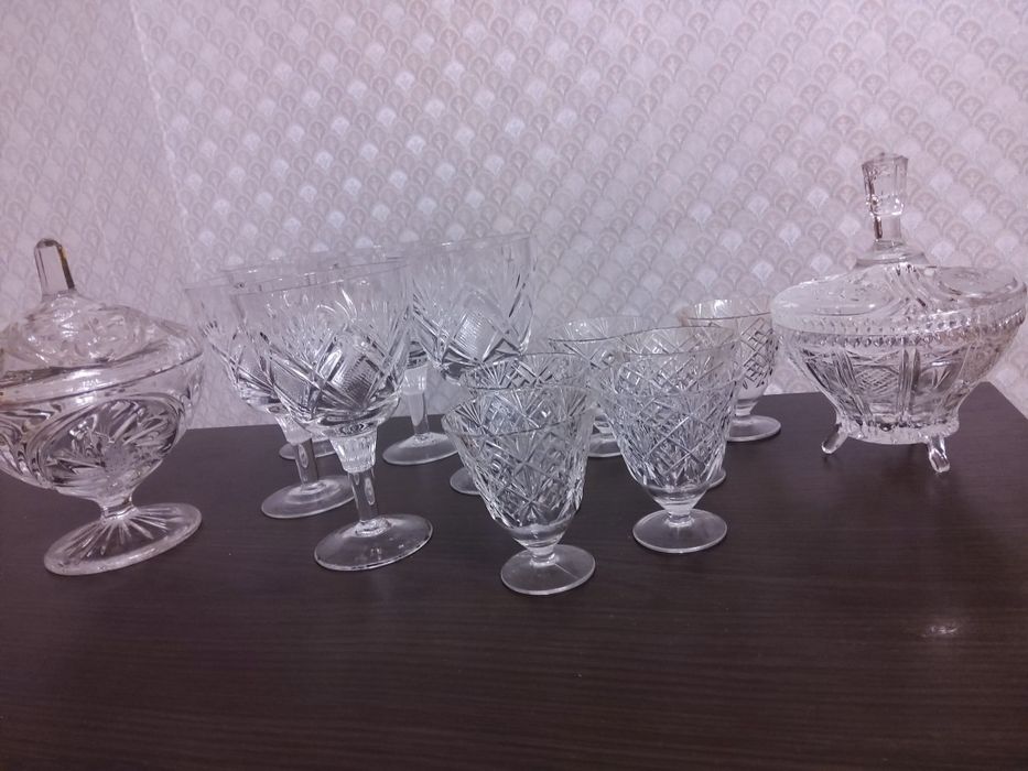 Сахарница ,конфетница,фужеры хрустальные