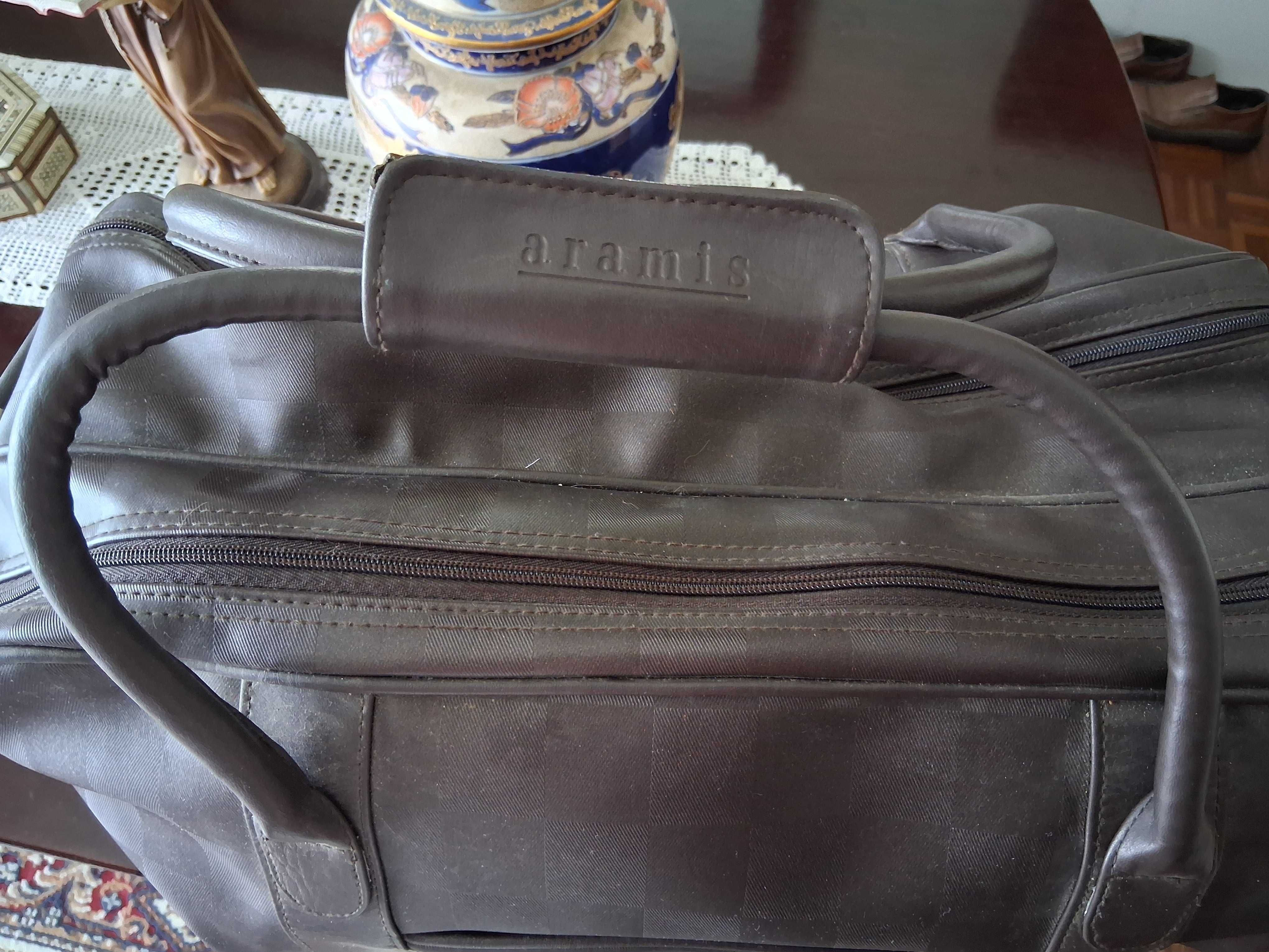 2 malas viagem Lauder e Aramis men 150