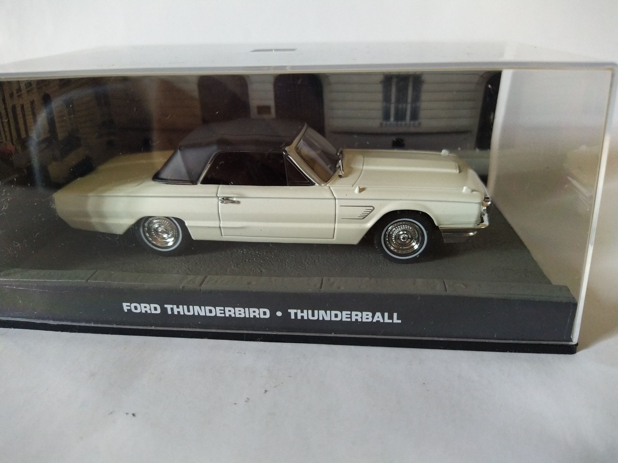 Ford Thunderbird " Thunderball" James Bond collection Skala 1:43