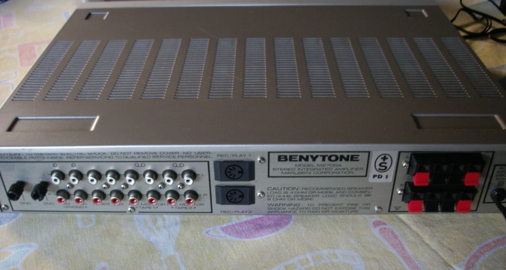 amplificador benytone m2700a
