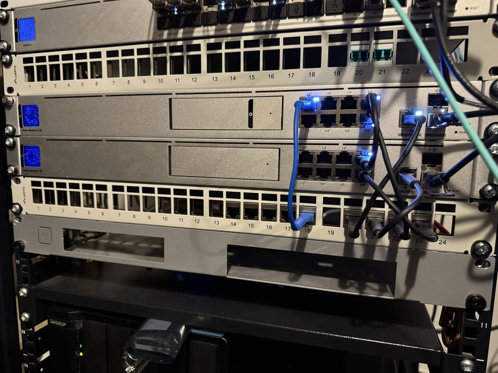 Unifi USW-Enterprise-24-POE 12x2.5Gbe + 12x1Gbe + 2xSFP+ 400W POE