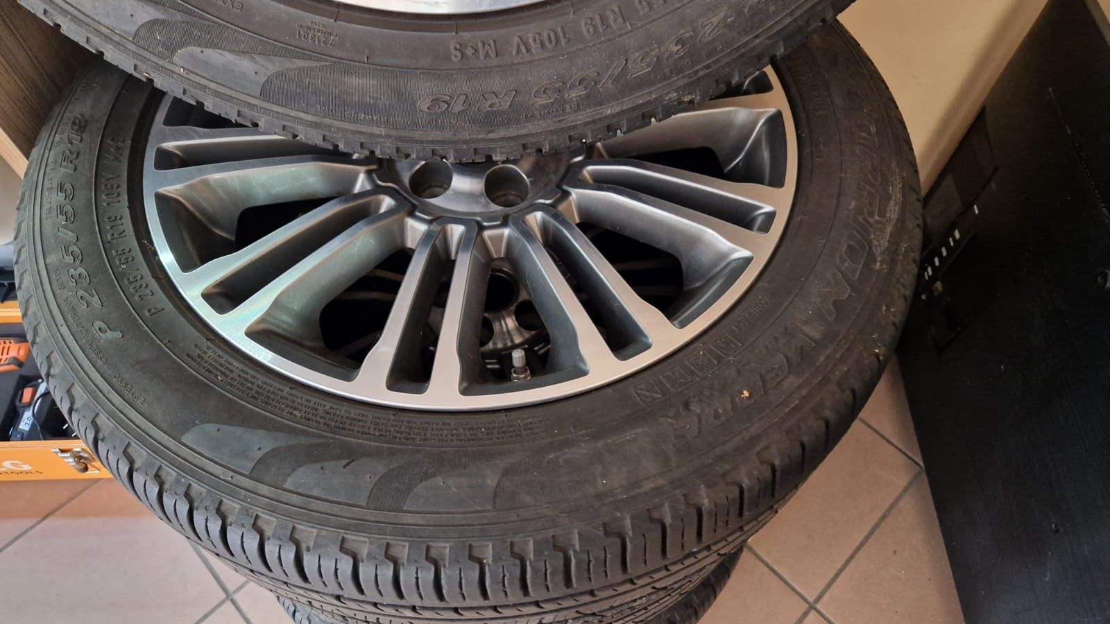 Koła alufelgi Range Rover Evoque komplet PIRELLI 235/55 R19 5x108