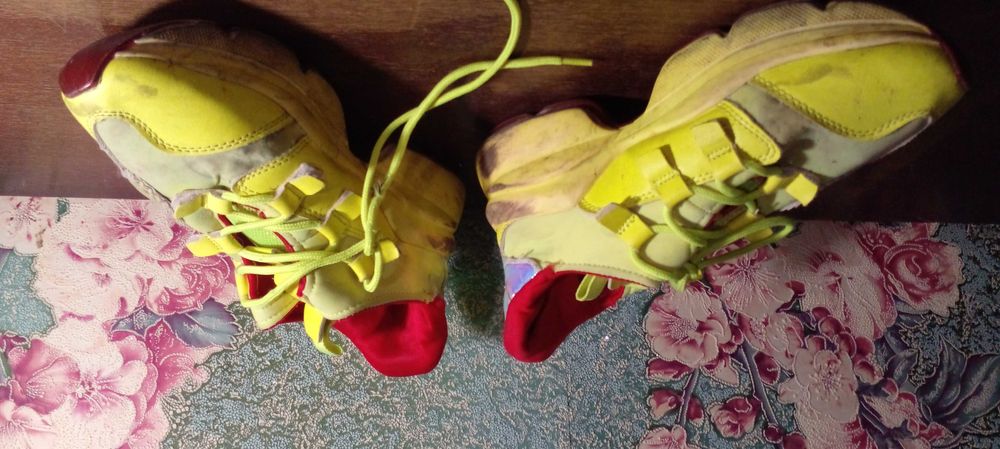 Взуття якісне шкіряне б/у