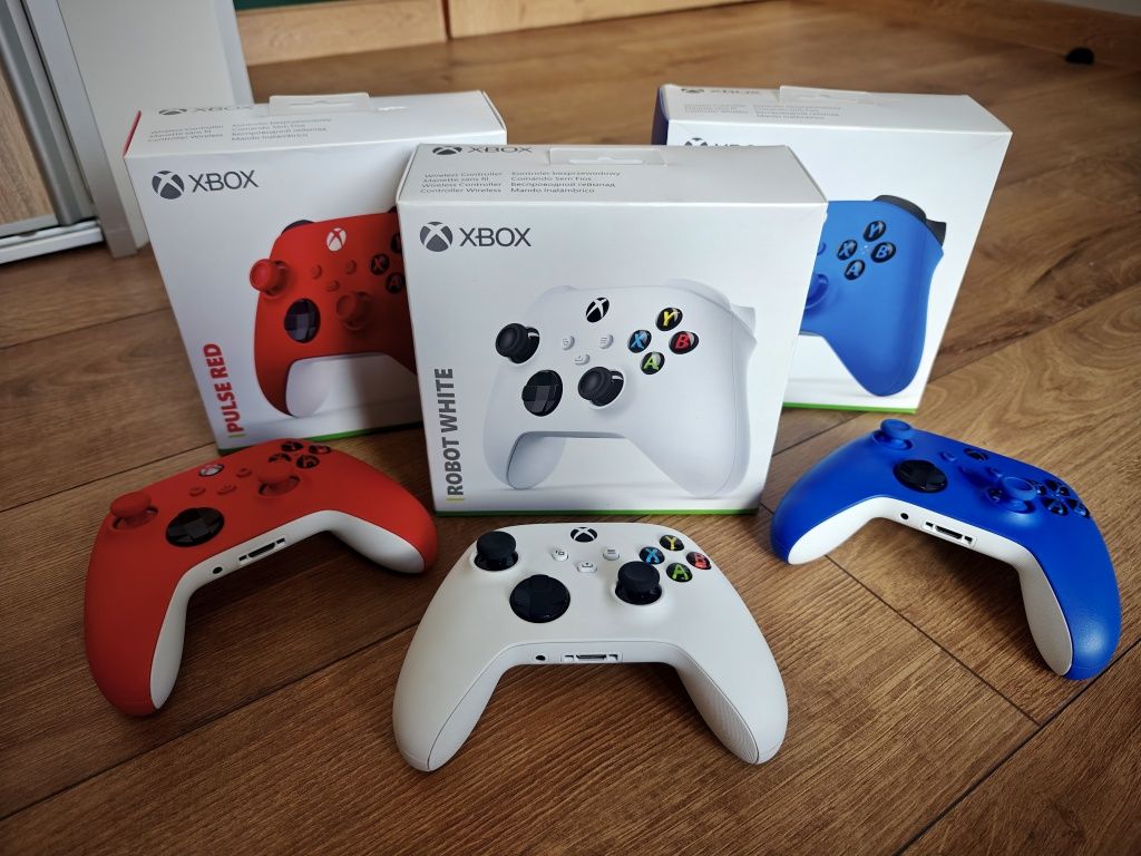 Konsola Xbox Series X 1TB / 3 pady / ładowarka / akumulatory / karton