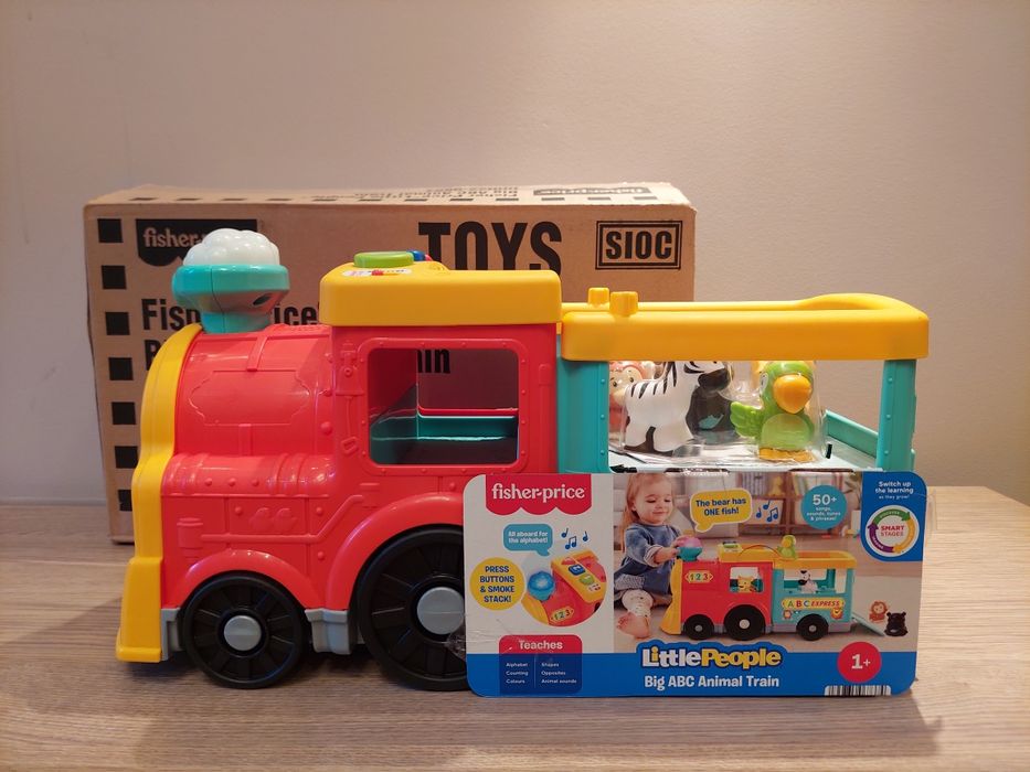 Дитячий потяг, який знайомить малечу з англійськими буквами, цифрами,