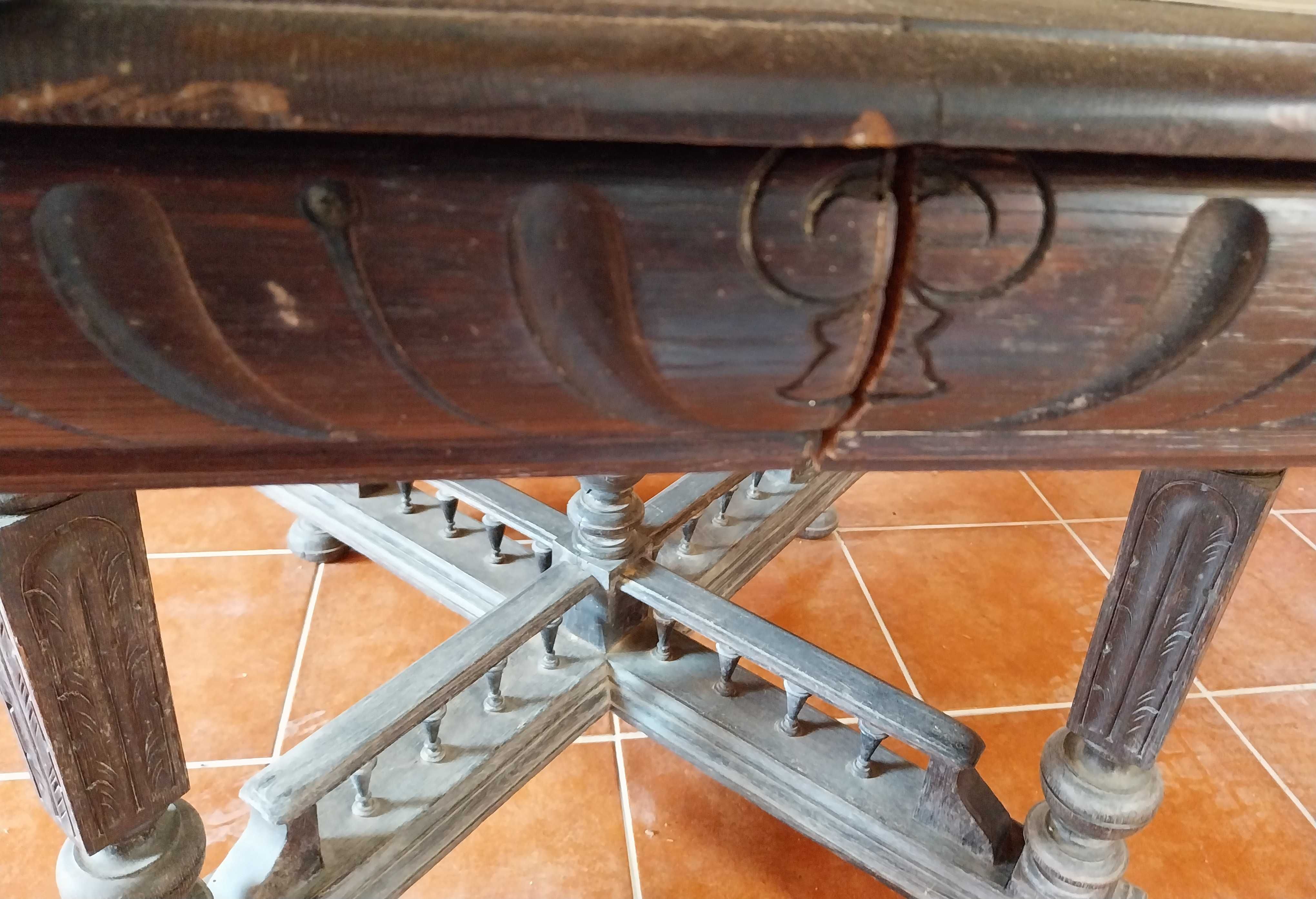 mesa antiga, estilo clássico
