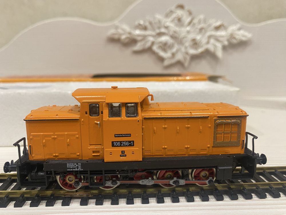 Ж д модель  тепловоза фирмы Piko  BR 106 1/87 HO Roco