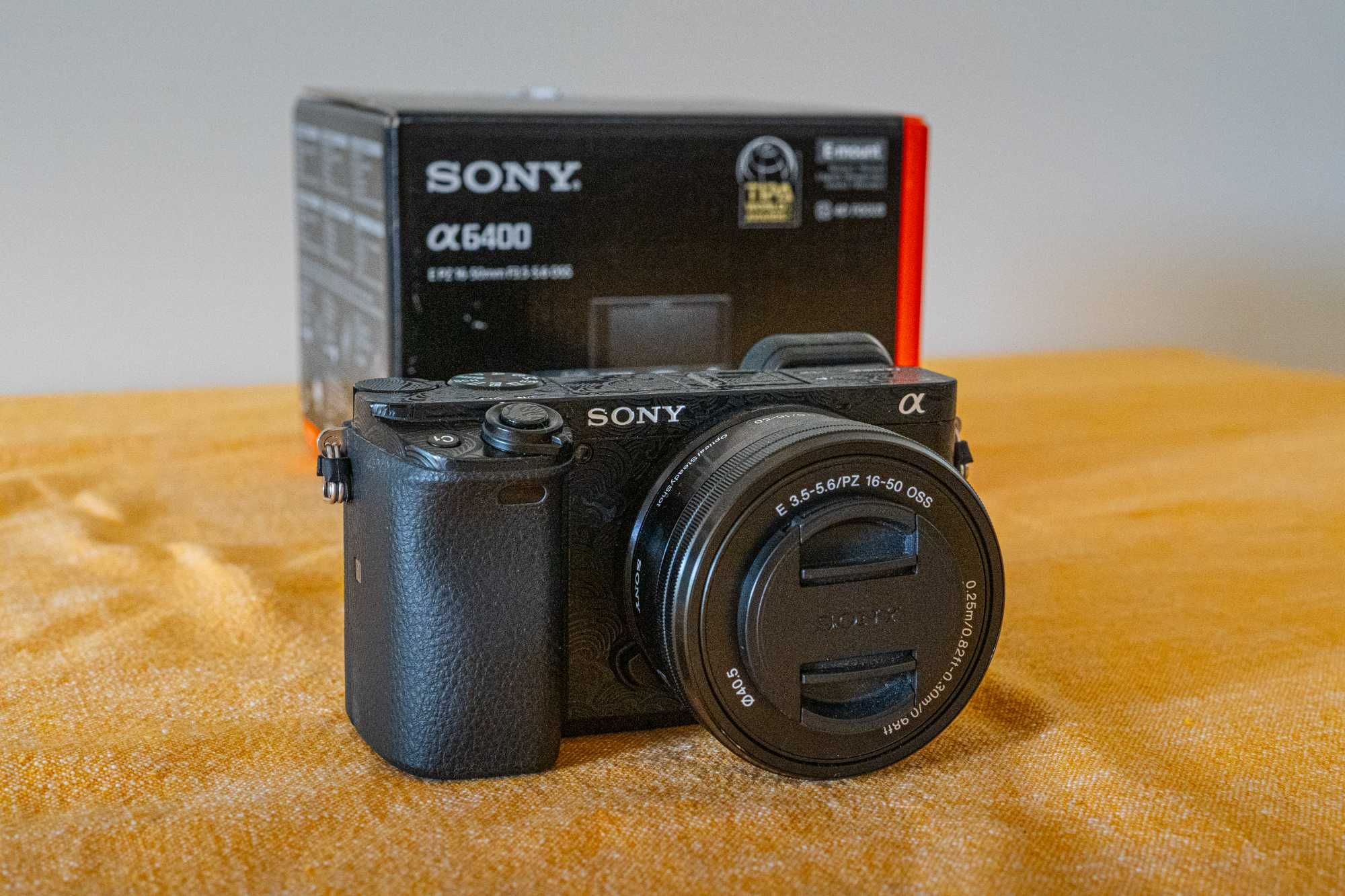 BUNDLE Sony a6400 e SIGMA 30mm f/1.4 para Vídeo e Fotografia