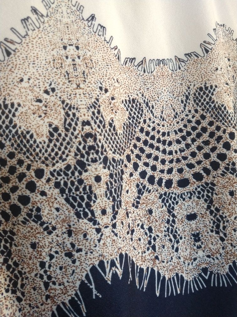 Elegancka sukienka z krótkim rękawem