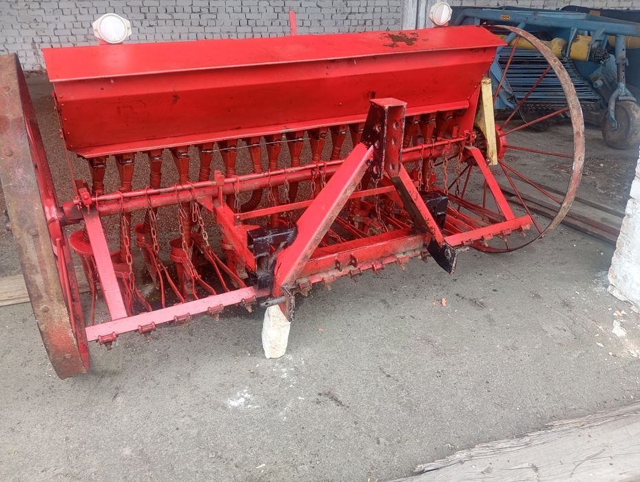 Продам польський плуг 3-30,3-35,грабалка,