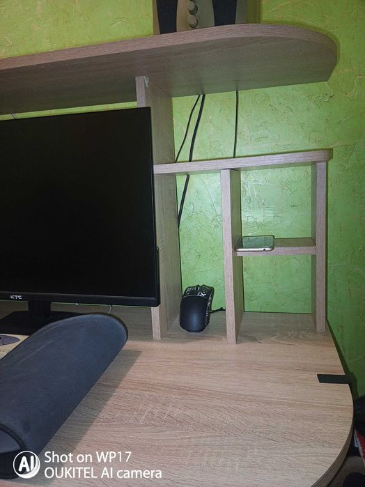 Стіл комп'ютерний