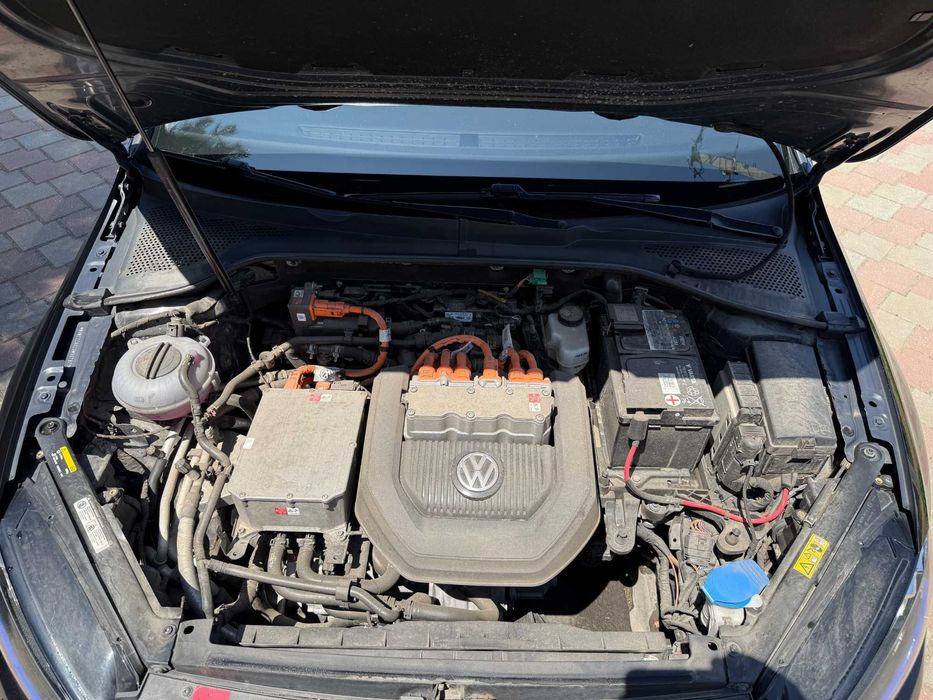 Продам VOLKSWAGEN e-Golf 24кв Електро