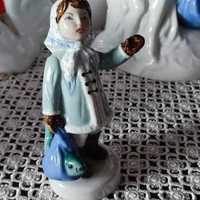 Porcelanowa figurka Royal Dux,  Dziewczynka z rybą