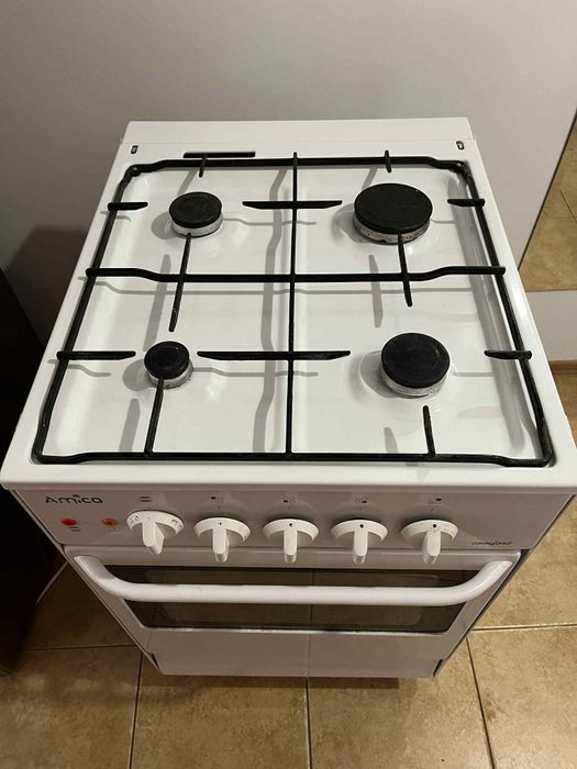 Sprzedam kuchenkę gazową, piekarnik elektryczny.