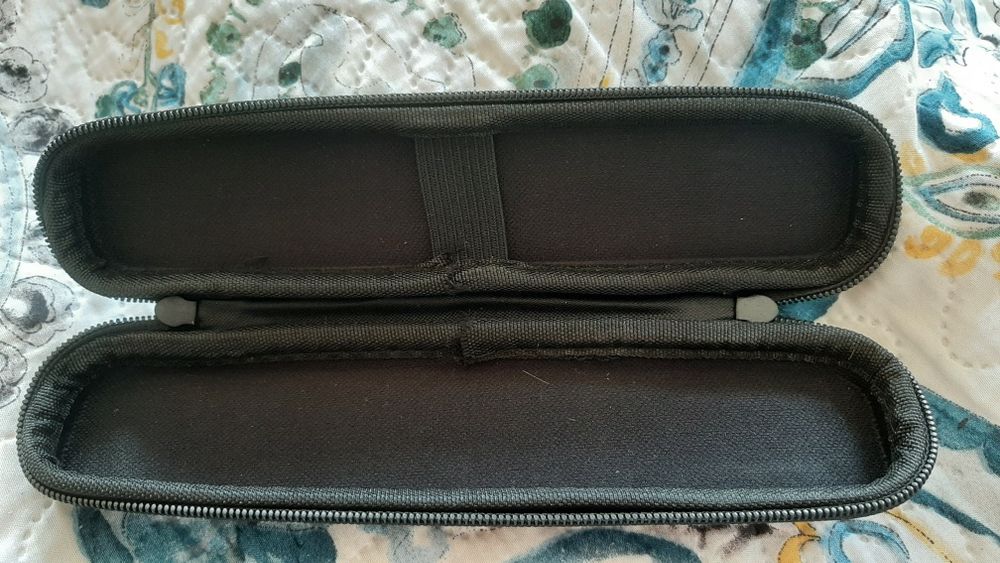 Etui czarne nowe