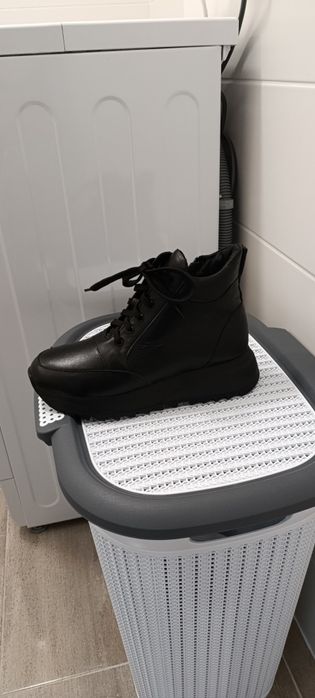 Жіночі  кросівки на хутрі