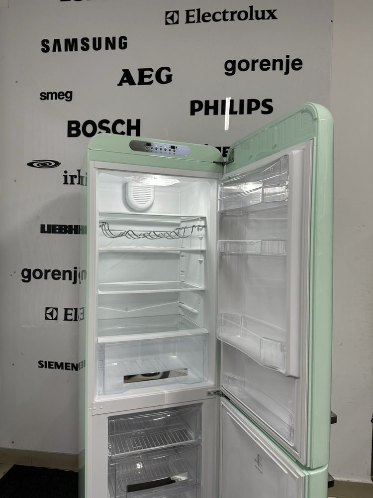 Холодильник Smeg FAB32RVN1