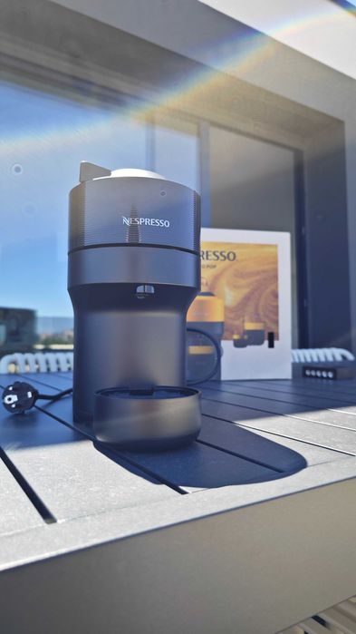 Maquina de café Nespresso Vertuo Pop nova