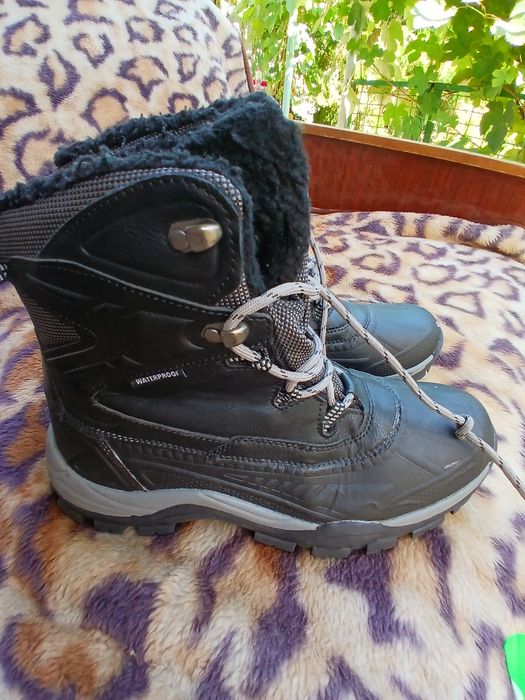 Продам мужские кожаные ботинки