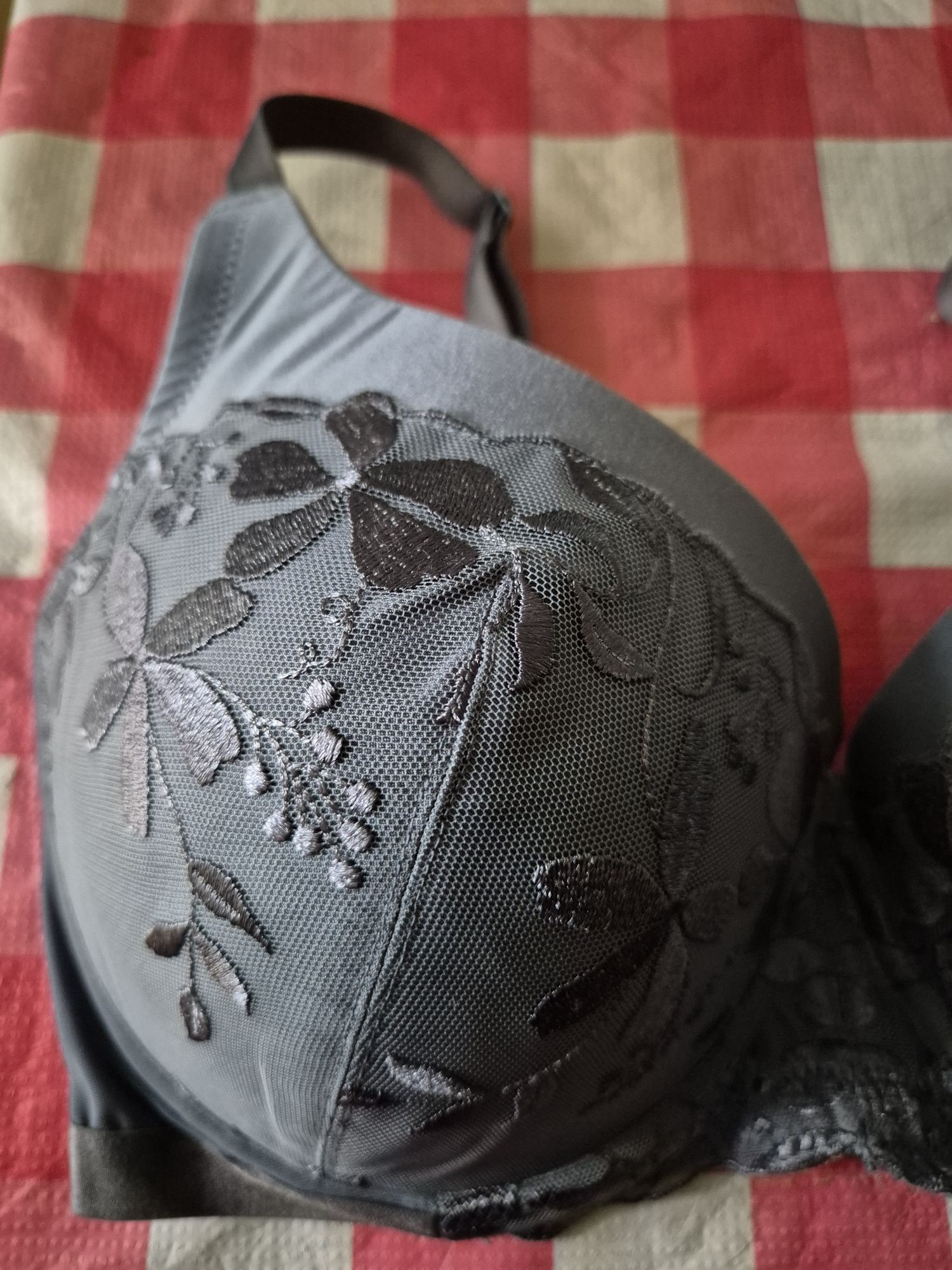 Grafitowy stanik Triumph 75F nowy z metką