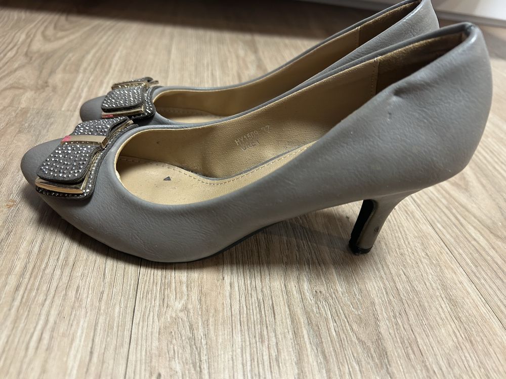 Buty na obcasie