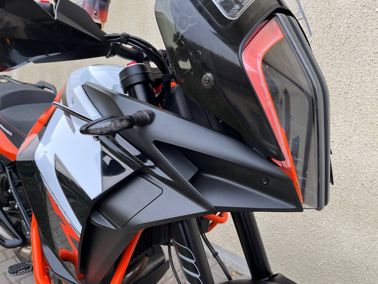 Мотоцикл KTM 1290R Super Adventure.