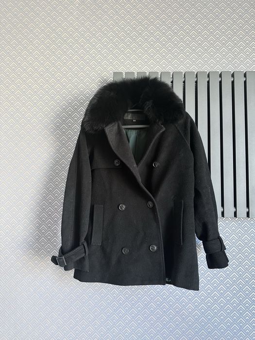 Wełniany trencz z kołnierzem z futra lisa